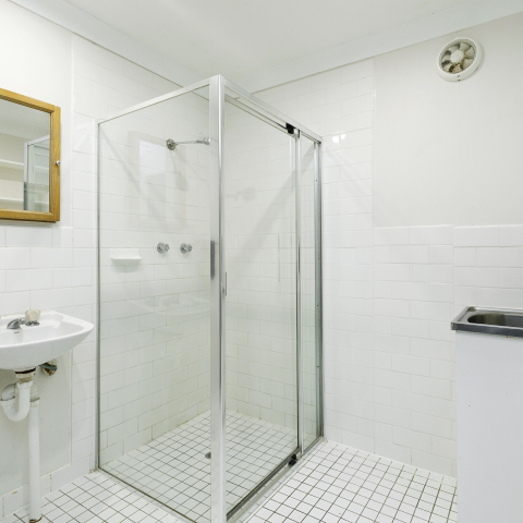 Caretakers cottage bathroom